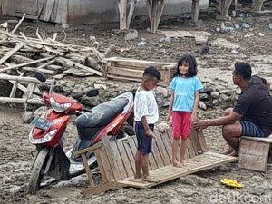 Potret Desa Ujungjaya Sumedang Usai Diterjang Banjir 3 Meter Potret Desa Ujungjaya Sumedang Usai Diterjang Banjir 3 Meter