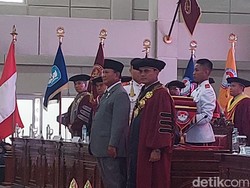 Prabowo Sambut Wisuda 75 Dokter Unhan: Kita Butuh 140 Ribu Dokter