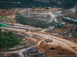 Luhut Bawa Starlink Elon Musk ke IKN, Bos Bakti Kominfo Bereaksi