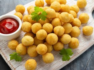 Resep Bola-bola Kentang Renyah Untuk Camilan atau Lauk Resep Bola-bola Kentang Renyah Untuk Camilan atau Lauk