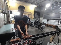 Empuk Gurih Sate Mang Cacan di Pangandaran yang Legendaris