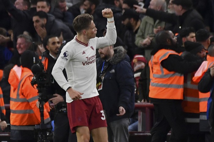 Manchester Uniteds Scott McTominay celebrates after scoring his sides second goal during the English Premier League soccer match between Aston Villa and Manchester United at the Villa Park stadium in Birmingham, England, Sunday, Feb. 11, 2024. (AP Photo/Rui Vieira)