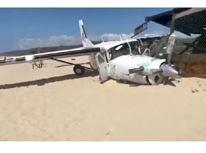 Penampakan Pesawat Kecil Mendarat Darurat di Pantai Mexico, 1 Orang Tewas Penampakan Pesawat Kecil Mendarat Darurat di Pantai Mexico, 1 Orang Tewas
