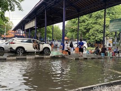 Pedagang di Terminal Purabaya Keluhkan Sepinya Pembeli Akibat Banjir