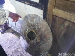 Meledak, Tutup Ketel Uap Seberat 50 Kg Melayang 300 Meter-Timpa Rumah Warga