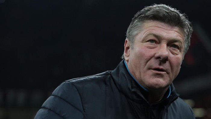 MILAN, ITALY - FEBRUARY 11: SSC Napoli coach Walter Mazzarri looks on during the Serie A TIM match between AC Milan and SSC Napoli at Stadio Giuseppe Meazza on February 11, 2024 in Milan, Italy. (Photo by Emilio Andreoli/Getty Images)