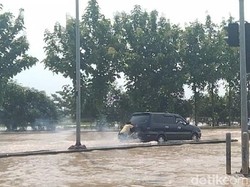 Berkah dari Banjir di GT Kertajati Bagi Entis Sutisna