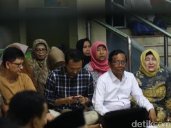 Mahfud Tirakatan Bareng Keluarga Menjelang Pencoblosan