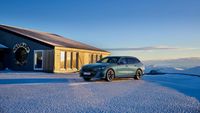 Mobil Listrik Station Wagon Berparas Tampan BMW i5 Touring