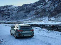 BMW Luncurkan i5 Touring, Mobil Listrik yang Ikonik!