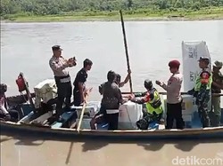 Perjuangan Petugas Antar Logistik Pemilu ke 2 Desa Terisolir di Brebes