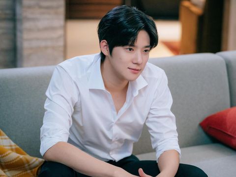 Moon Sang-min sebagai Lee Ji-han dalam drama Wedding Impossible (2024). (tvN via Prime Video)