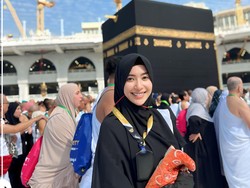 Cerita Elvira Devinamira Umrah Sekeluarga, Berdoa Ingin Dapat Jodoh