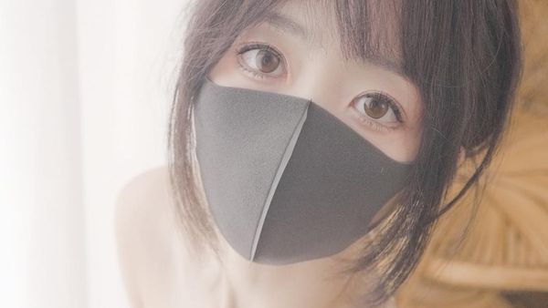 Potret Selebgram Selalu Pakai Masker, Tampilan Wajah Aslinya Kejutkan Netizen