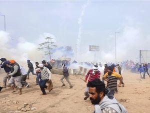 Gas Air Mata Warnai Demo Ribuan Petani di India