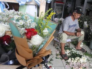Jelang Hari Valentine, Pengusaha Buket Bunga Kebanjiran Pesanan Jelang Hari Valentine, Pengusaha Buket Bunga Kebanjiran Pesanan