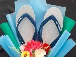 8 Potret Kado Valentine Nyeleneh yang Bikin Bengek, Dijamin Anti Mainstream