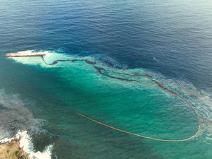 Kapal di Trinidad dan Tobago Karam, Cemari Pantai dengan Tumpahan Minyak Kapal di Trinidad dan Tobago Karam, Cemari Pantai dengan Tumpahan Minyak