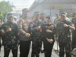 Langkah Kapolda Jatim Antisipasi Anggota Kelelahan Saat Jaga TPS