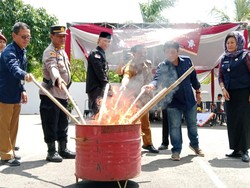 KPU Bandar Lampung Bakar 320 Surat Suara Rusak