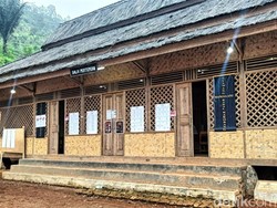 Melihat Persiapan TPS Pemilu di Kasepuhan Adat Banten Kidul