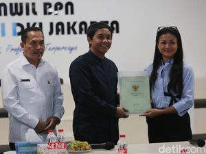 Nirina Zubir Dapat Sertifikat Setelah 5 Tahun Berjuang Lawan Mafia Tanah Nirina Zubir Dapat Sertifikat Setelah 5 Tahun Berjuang Lawan Mafia Tanah