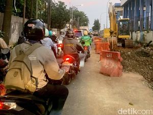 Mengular Setiap Hari di Jl TB Simatupang Gegara Proyek Kolam Retensi
