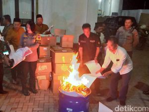 Ribuan Lembar Surat Suara Pemilu 2024 yang Rusak di Klaten Dimusnahkan