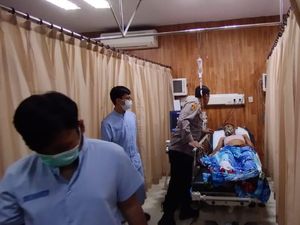 Penjual Buah di Jember Dibacok Sekelompok Pemuda gegara Salah Paham Penjual Buah di Jember Dibacok Sekelompok Pemuda gegara Salah Paham