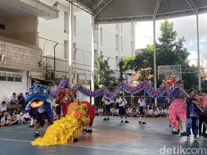 Meriahnya Pentas Barongsai Imlek di SMP Stella Duce 1 Jogja Meriahnya Pentas Barongsai Imlek di SMP Stella Duce 1 Jogja
