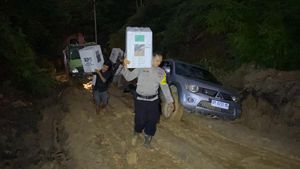 Perjuangan Distribusi Logistik Pemilu ke Pedalaman Rokan Hulu