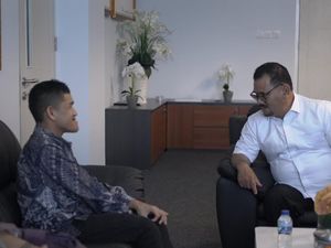 Mahasiswa Difabel UIN Jambi Raih Cumlaude, Rektor Janjikan Beasiswa S2 Mahasiswa Difabel UIN Jambi Raih Cumlaude, Rektor Janjikan Beasiswa S2