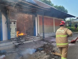 Pom Mini di Kota Malang Terbakar, Satu Karyawan Dilarikan ke RS