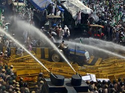 Ribuan Petani di India Gelar Aksi Demo, Polisi Tembakkan Gas Air Mata