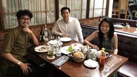 Potret Hangat Angger Dimas Saat Makan Bareng Keluarga dan Sahabat