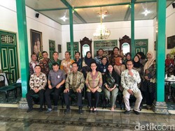 Sultan dan Keluarga Terima Undangan Nyoblos dari KPU Jogja