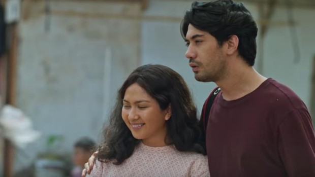 Rekomendasi film Netflix romantis Indonesia terbaik, Imperfect: Karier, Cinta & Timbangan (2019)/ Foto: Starvision