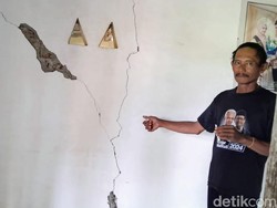 Rumah Warga Situbondo Retak-retak Dampak Pembangunan Tol Probowangi III