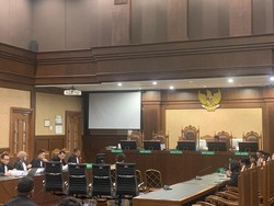 Dadan Tri Makelar Perkara MA Dituntut 11 Tahun 5 Bulan Penjara