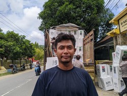 Kisah Sopir Pengantar Logistik Pemilu: 2 Pekan Tinggalkan Rumah-Takut Hujan