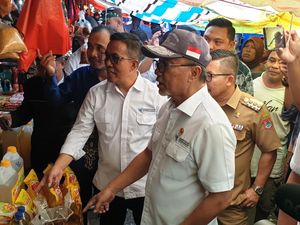 Tinjau Pasar Simpong, Zulhas Pastikan Harga Beras di Kabupaten Banggai