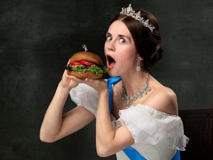 5 Anggota Kerajaan Inggris Ini Punya Kaitan dengan Resto Cepat Saji 5 Anggota Kerajaan Inggris Ini Punya Kaitan dengan Resto Cepat Saji