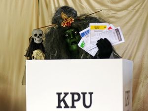 Ada Mak Lampir Nyoblos Pemilu di Banyuwangi