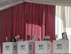 Anies Cerita Kembalikan Surat Suara DPRD yang Ujungnya Robek