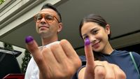 Gaya 10 Artis Nyoblos Pemilu 2024, Pakai Kaus Santai Hingga Berbatik Rapi