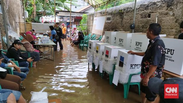 Banjir di TPS 60, Kembangangan Selatan, Jakarta Barat.