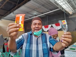Bertepatan Valentine, Warga Dapat Coklat Usai Nyoblos di TPS Jambangan