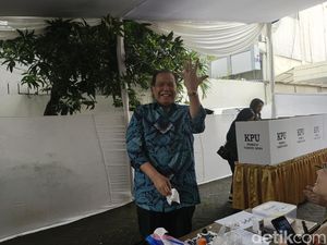Chairul Tanjung Nyoblos di TPS Menteng, Jakarta Pusat Chairul Tanjung Nyoblos di TPS Menteng, Jakarta Pusat