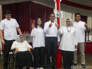 Gaya Kompak Capres Nyoblos Pakai Kemeja Polos, Bikin Adem
