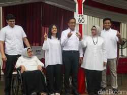 Gaya Kompak Capres Nyoblos Pakai Kemeja Polos, Bikin Adem